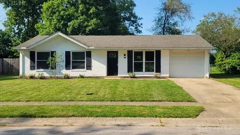 140 Regency Dr, Cedarville, OH 45314