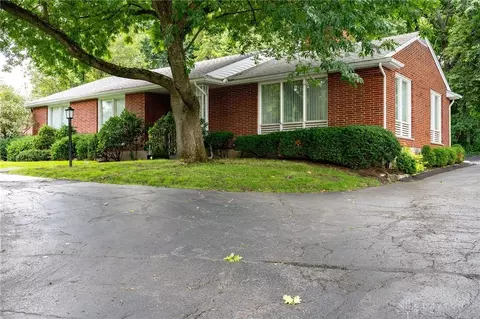 425 Far Hills Ave, Oakwood, OH 45409