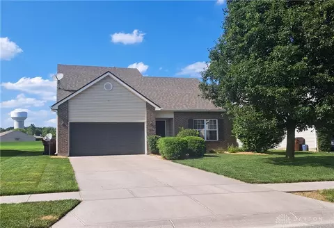 1212 Kern Dr, Germantown, OH 45327