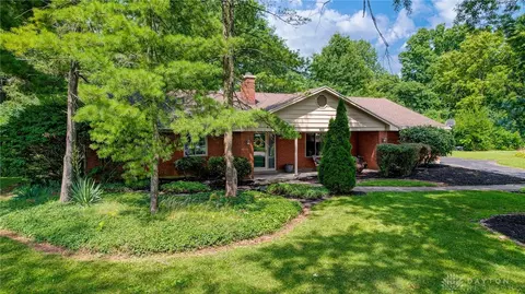 225 Davis Rd, Centerville, OH 45459