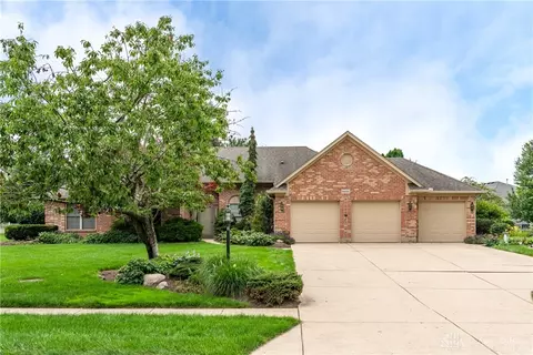 9455 Parkside Dr, Centerville, OH 45458