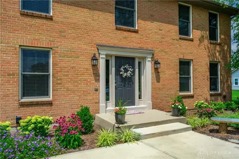 2831 Cobblestone Crossing Ct, Dayton, OH 45458 photo 2