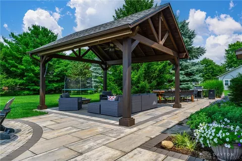 2831 Cobblestone Crossing Ct, Dayton, OH 45458 photo 4