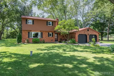 1484 E Social Row Rd, Dayton, OH 45458