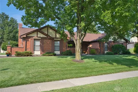 8727 Sycamore Trails Dr, Springboro, OH 45066