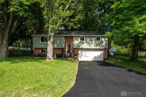1469 Betty Dr, Dayton, OH 45434