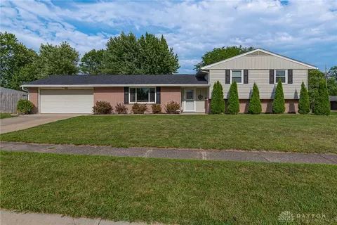6800 Rushleigh Rd, Englewood, OH 45322