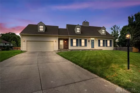 142 Queen Ann Ct, Springboro, OH 45066