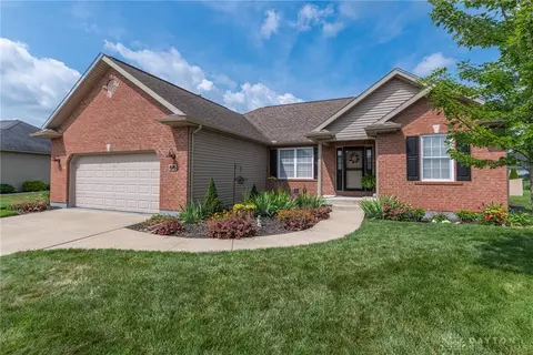 878 Crossbow Ln, Troy, OH 45373