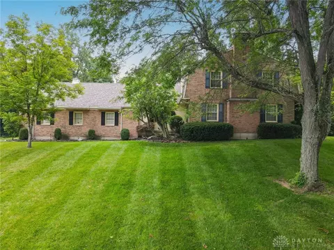 210 Trailwoods Dr, Dayton, OH 45415