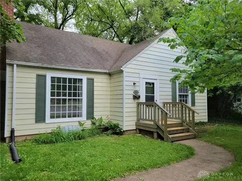3865 Far Hills Ave, Kettering, OH 45429
