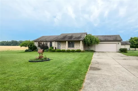 3672 N Hampton Rd, Springfield, OH 45502 photo 2
