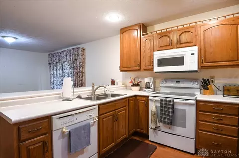 3672 N Hampton Rd, Springfield, OH 45502 photo 16