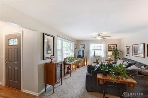 5419 Troy Rd, Springfield, OH 45502 photo 2