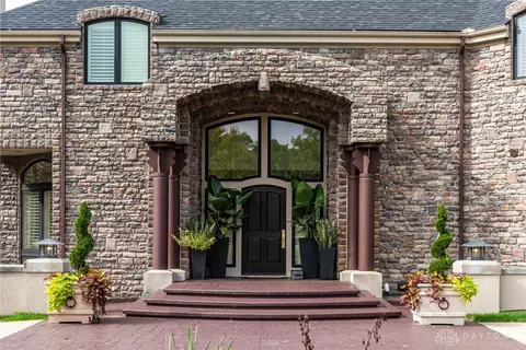 7067 Meeker Commons Ln, Dayton, OH 45414