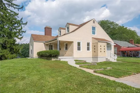 4164 Oakridge Dr, Dayton, OH 45417