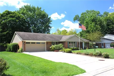 1360 Carrilon Woods Dr, Dayton, OH 45458