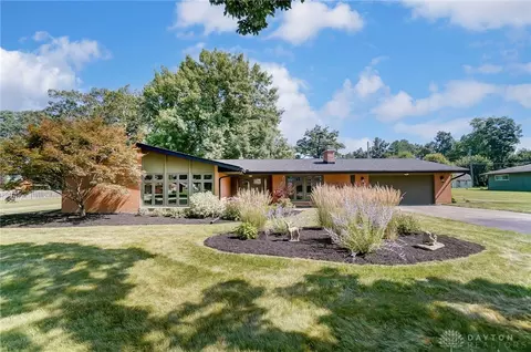 1045 Oak Lea Dr, Troy, OH 45373
