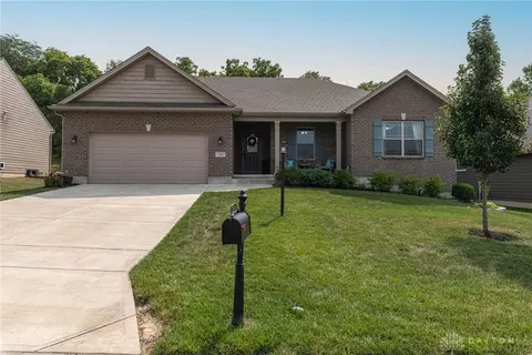 30 Louise Dr, Springboro, OH 45066