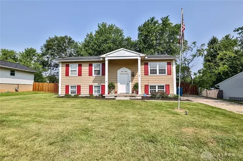 1500 Rolling Knoll Dr, Loveland, OH 45140