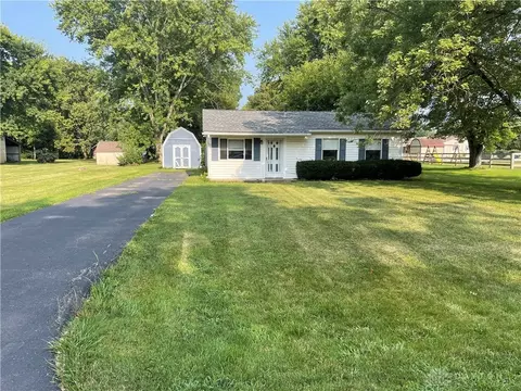 871 Fiesta Ct, Carlisle, OH 45005
