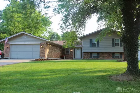8841 Windbluff, Dayton, OH 45458