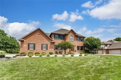 675 Woodcreek Dr, Troy, OH 45373