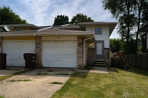 106 Highridge Ct, Franklin, OH 45005
