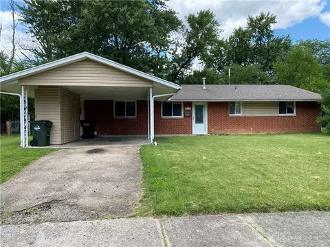 813 Macmillan Dr, Dayton, OH 45426