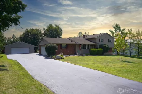 7900 Eastlawn Dr, Franklin, OH 45005