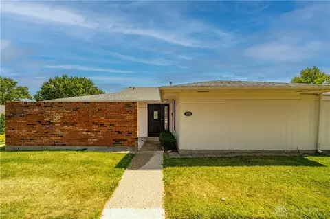 5890 Troy Villa Blvd, Huber Heights, OH 45424