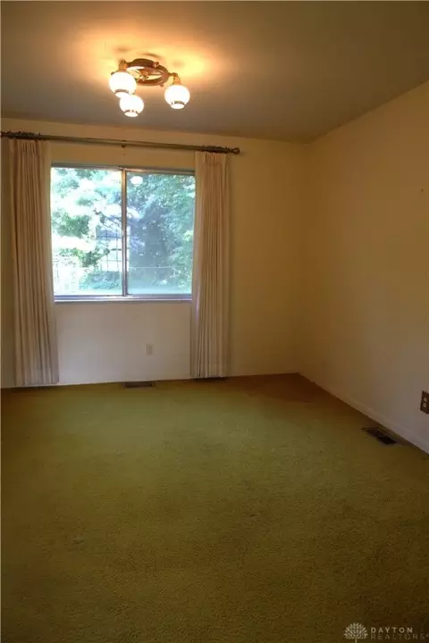3033 Meadowcrest Ln, Kettering, OH 45440 photo 7