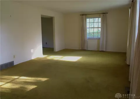 3033 Meadowcrest Ln, Kettering, OH 45440 photo 5