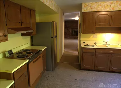 3033 Meadowcrest Ln, Kettering, OH 45440 photo 9