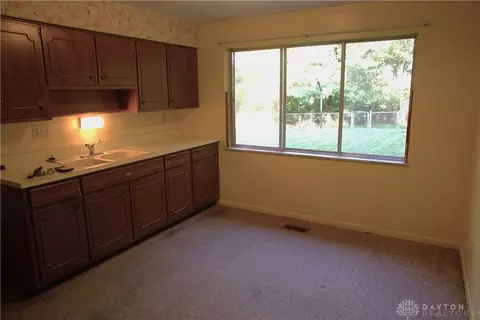 3033 Meadowcrest Ln, Kettering, OH 45440 photo 10