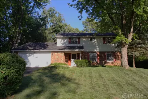 3033 Meadowcrest Ln, Kettering, OH 45440