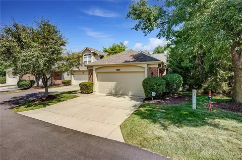 3892 W Summit Ridge Dr, Beavercreek, OH 45430