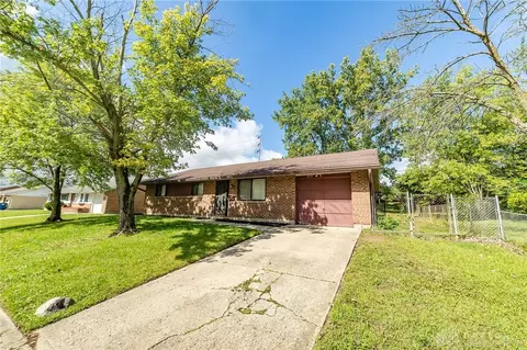 2633 Della Dr, Dayton, OH 45417
