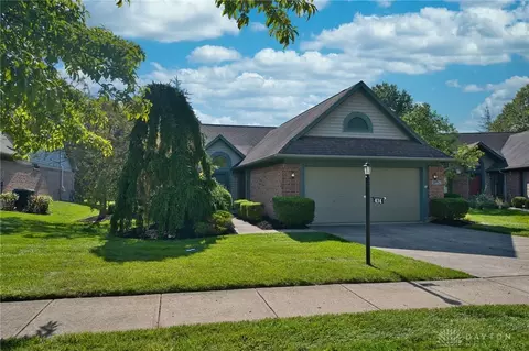 474 Cloverhill Ct, Dayton, OH 45440 photo 2