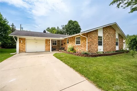 6324 Larcomb Dr, Huber Heights, OH 45424