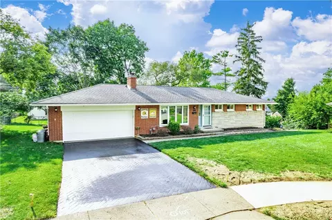 61 Shafor Cir, Oakwood, OH 45409