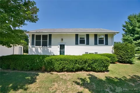 3837 Tomahawk Dr, Medway, OH 45341