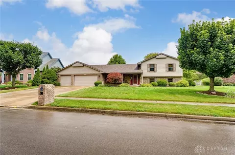 1003 Beacon Ln, Englewood, OH 45322