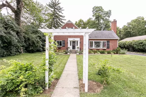 1401 Far Hills Ave, Oakwood, OH 45419