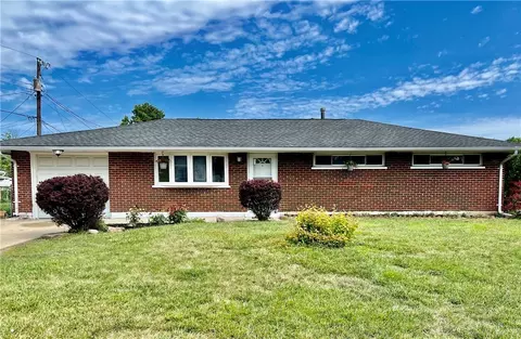725 Maple Hill Dr, Dayton, OH 45449