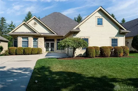 1061 Greenskeeper Way, Centerville, OH 45458