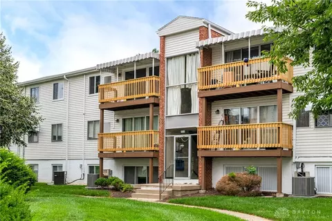 5660 W Coach Dr #E, Kettering, OH 45440
