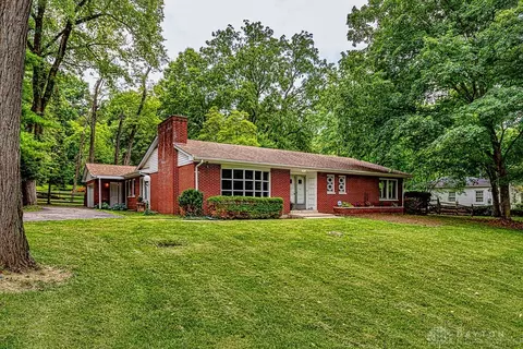8 Kentwood Dr, Franklin, OH 45005