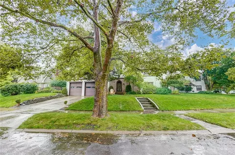 100 S Broadmoor Blvd, Springfield, OH 45504 photo 3