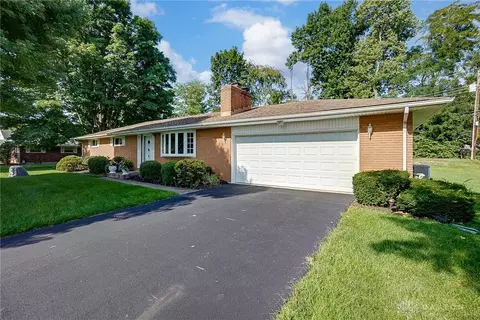 139 Parkhurst Rd, Dayton, OH 45440